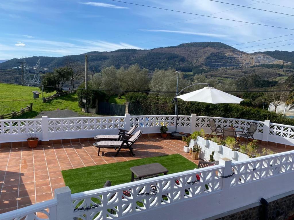 Bilbo Near Atico Rural Con Terraza Apartment Basauri Ngoại thất bức ảnh
